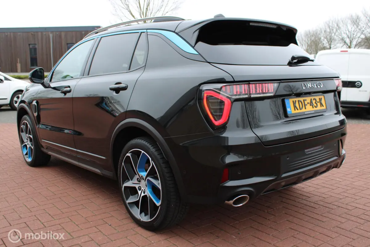 1.5 Plug-in Hybrid, Panoramadak, Stoelverwarming, Clima, Cruise, Pdc + Camera, Navi, App connect, Donker glas,