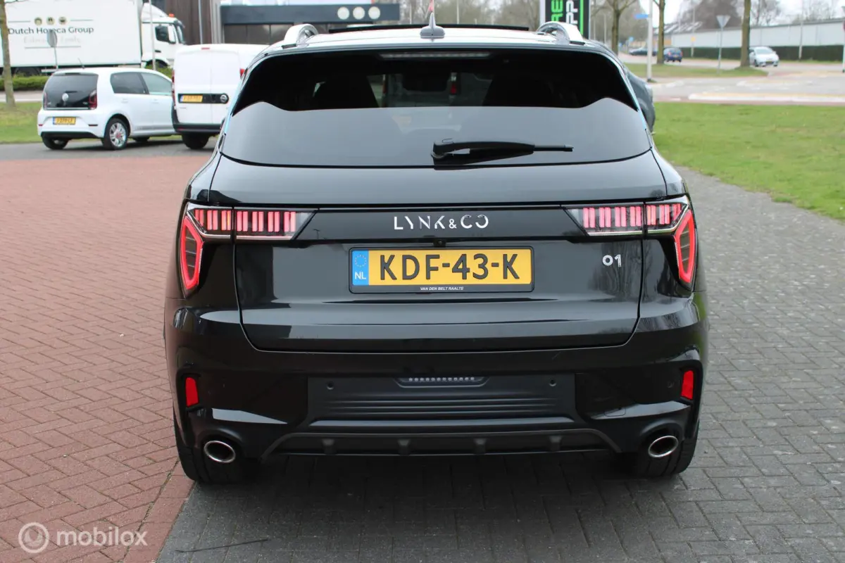 1.5 Plug-in Hybrid, Panoramadak, Stoelverwarming, Clima, Cruise, Pdc + Camera, Navi, App connect, Donker glas,