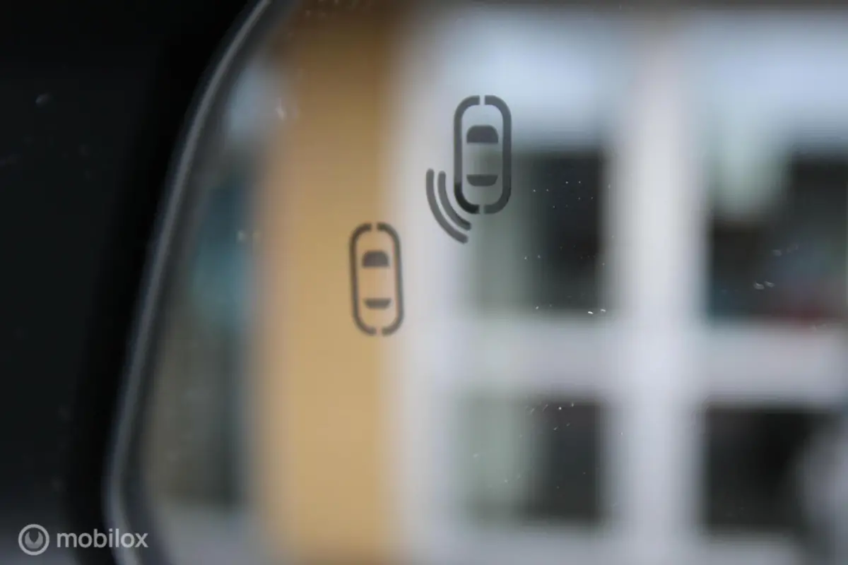1.5 Plug-in Hybrid, Panoramadak, Stoelverwarming, Clima, Cruise, Pdc + Camera, Navi, App connect, Donker glas,
