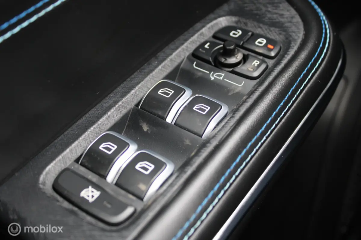 1.5 Plug-in Hybrid, Panoramadak, Stoelverwarming, Clima, Cruise, Pdc + Camera, Navi, App connect, Donker glas,
