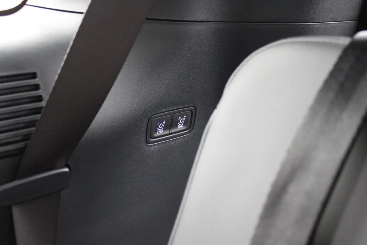 1.6 T-GDI PHEV Black Line 4WD 7p. | Achterbank in delen neerklapbaar | Achterbank verwarmd | Achterruitverwarming