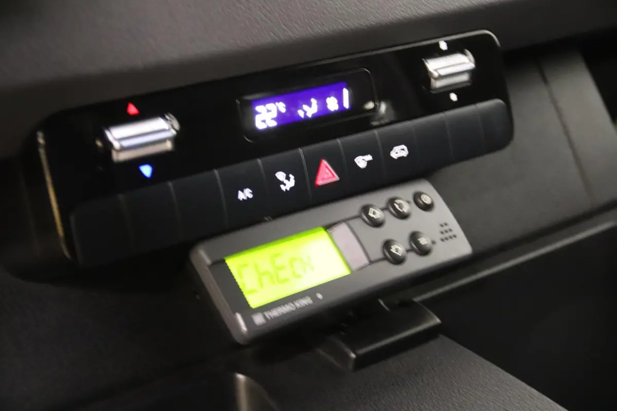 316 L2H2 KOELWAGEN VRIESAUTO MET LAADKLEP