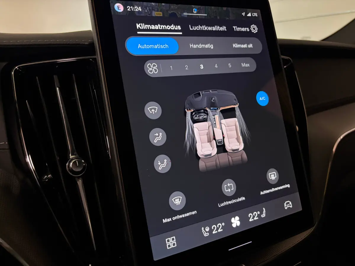 T6 AWD Recharge Ultra Black Edition | Luchtvering | 360° Camera | Head-Up Display | Harman Kardon | Schuifdak | Adaptieve Cruise Control | Stoelverwarming voor+achter | Stuurwielverwarming 