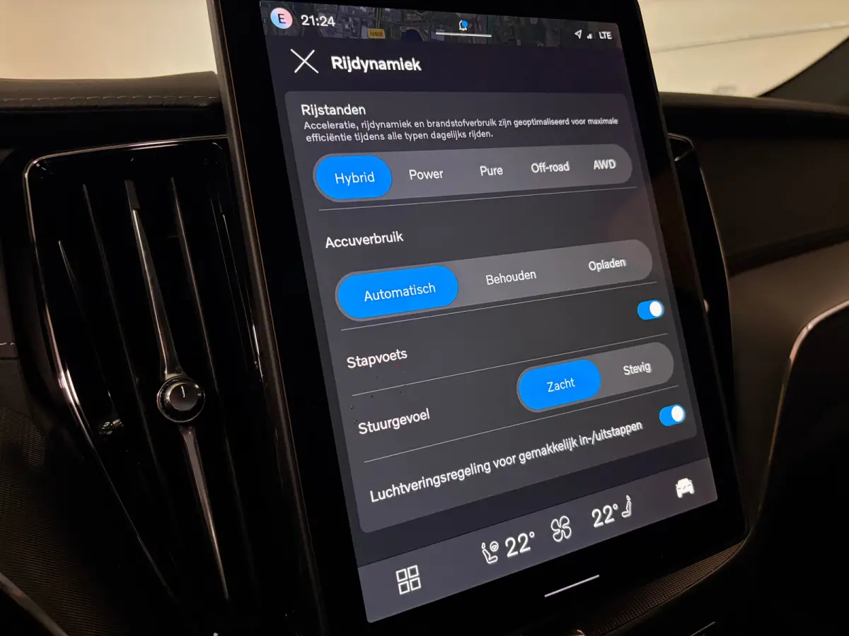 T6 AWD Recharge Ultra Black Edition | Luchtvering | 360° Camera | Head-Up Display | Harman Kardon | Schuifdak | Adaptieve Cruise Control | Stoelverwarming voor+achter | Stuurwielverwarming 