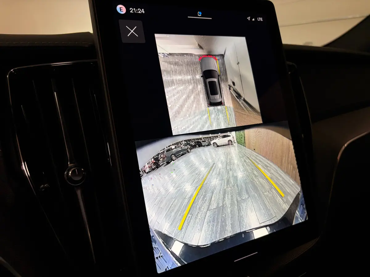 T6 AWD Recharge Ultra Black Edition | Luchtvering | 360° Camera | Head-Up Display | Harman Kardon | Schuifdak | Adaptieve Cruise Control | Stoelverwarming voor+achter | Stuurwielverwarming 