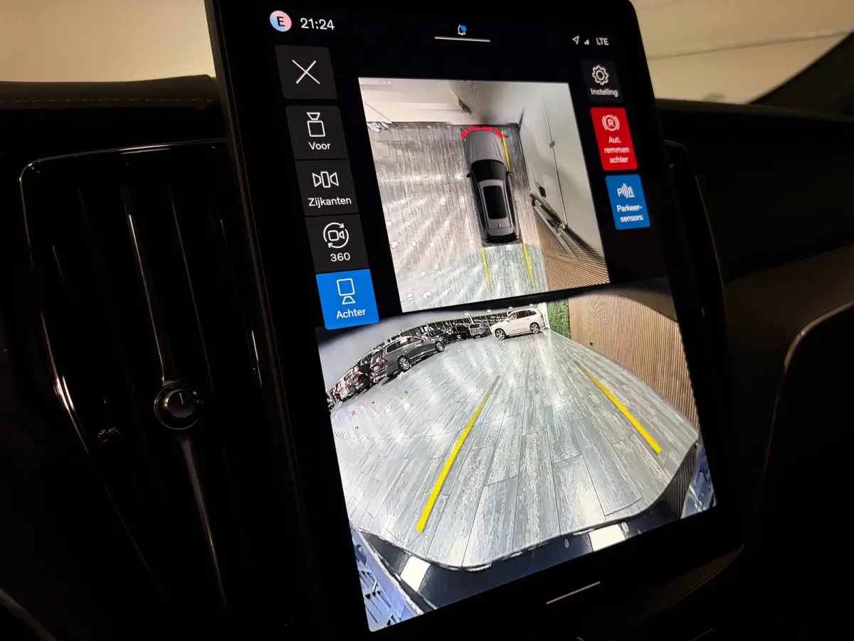T6 AWD Recharge Ultra Black Edition | Luchtvering | 360° Camera | Head-Up Display | Harman Kardon | Schuifdak | Adaptieve Cruise Control | Stoelverwarming voor+achter | Stuurwielverwarming 