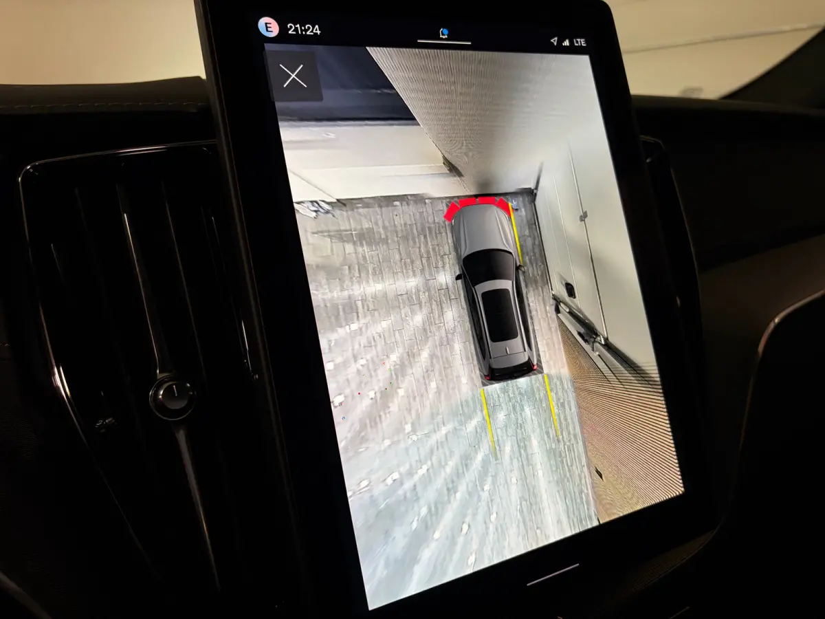 T6 AWD Recharge Ultra Black Edition | Luchtvering | 360° Camera | Head-Up Display | Harman Kardon | Schuifdak | Adaptieve Cruise Control | Stoelverwarming voor+achter | Stuurwielverwarming 