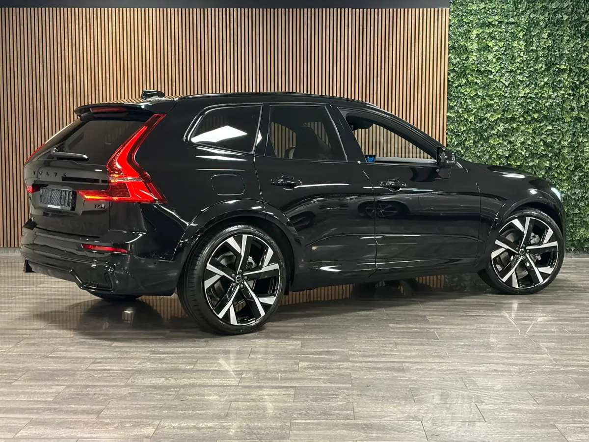 T6 AWD Recharge Ultra Black Edition | Luchtvering | 360° Camera | Head-Up Display | Harman Kardon | Schuifdak | Adaptieve Cruise Control | Stoelverwarming voor+achter | Stuurwielverwarming 