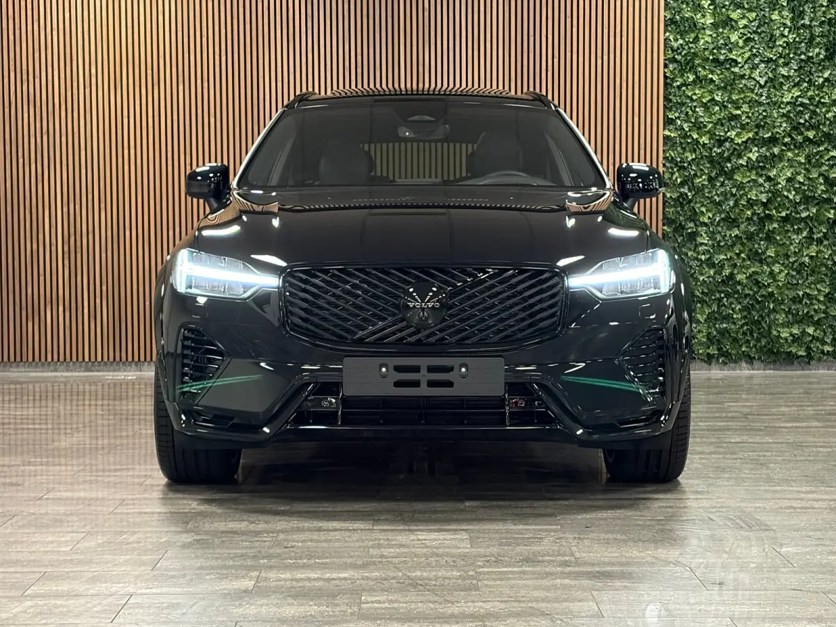 T6 AWD Recharge Ultra Black Edition | Luchtvering | 360° Camera | Head-Up Display | Harman Kardon | Schuifdak | Adaptieve Cruise Control | Stoelverwarming voor+achter | Stuurwielverwarming 