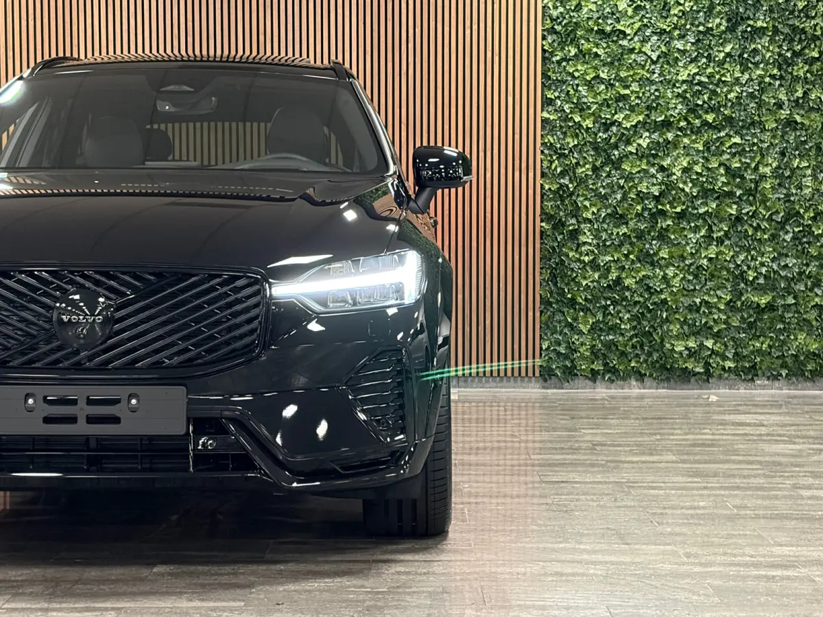 T6 AWD Recharge Ultra Black Edition | Luchtvering | 360° Camera | Head-Up Display | Harman Kardon | Schuifdak | Adaptieve Cruise Control | Stoelverwarming voor+achter | Stuurwielverwarming 