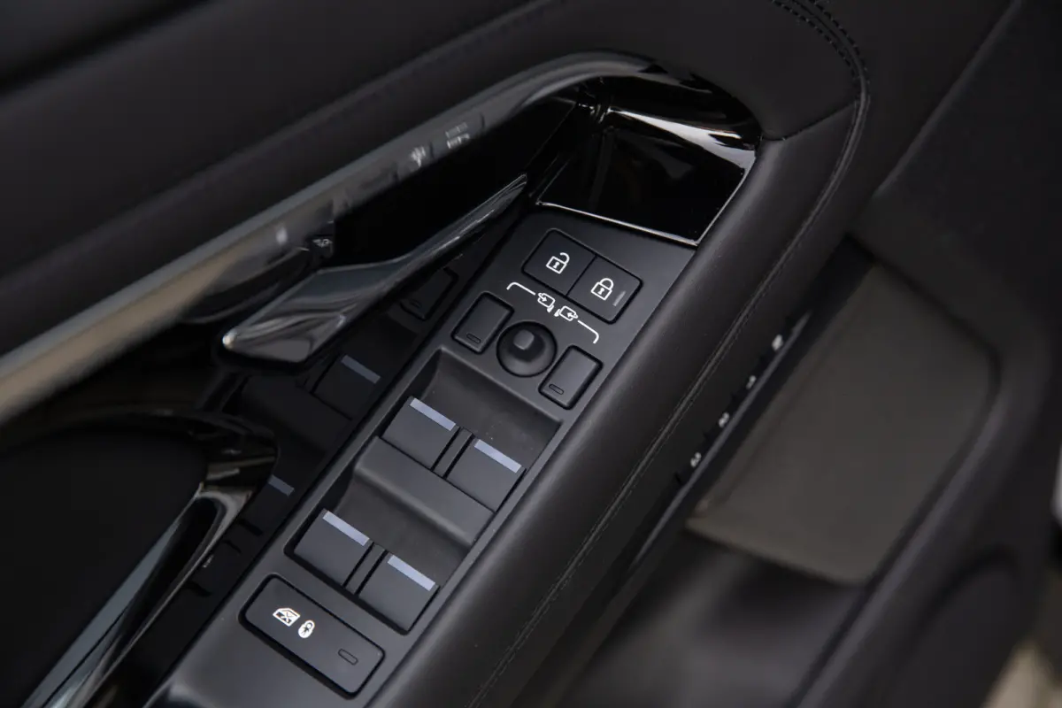1.5 P300e AWD R-Dynamic HSE Autobiography , SoH 97%, Pano, Meridian, Stoelventilatie, HUD, Alcantara Hemel