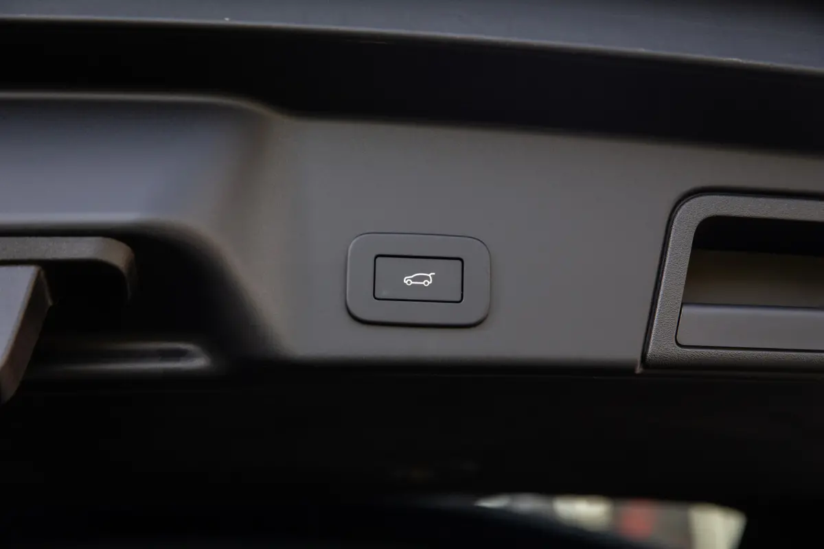 1.5 P300e AWD R-Dynamic HSE Autobiography , SoH 97%, Pano, Meridian, Stoelventilatie, HUD, Alcantara Hemel