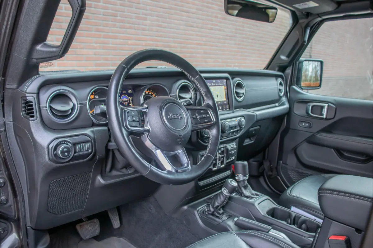 2.0T Sahara, Origineel NL, 76.000km NAP, Leder, Stoel & Stuurverwarming, Keyless, Trekhaak, Carplay, Camera.