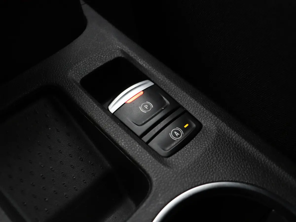 E-Tech Hybrid 145 Techno | Navigatie | Achteruitrijcamera | Parkeersensoren voor en achter | Climate control |