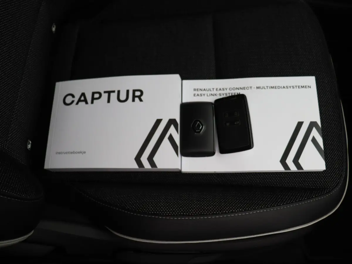 E-Tech Hybrid 145 Techno | Navigatie | Achteruitrijcamera | Parkeersensoren voor en achter | Climate control |