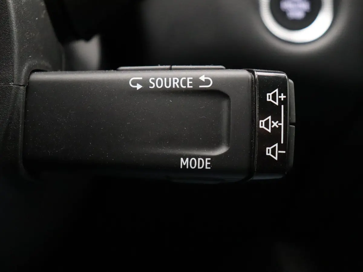 E-Tech Hybrid 145 Techno | Navigatie | Achteruitrijcamera | Parkeersensoren voor en achter | Climate control |