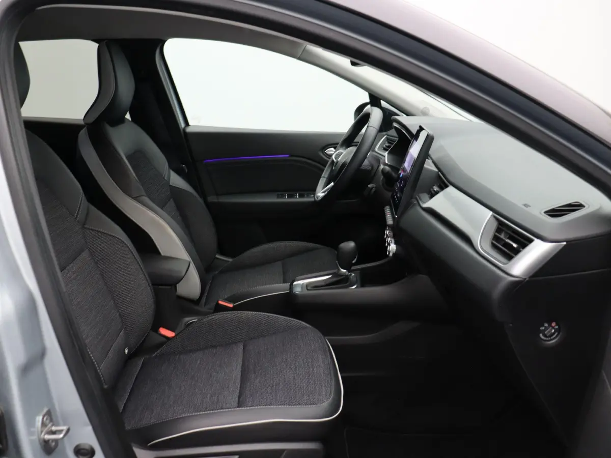 E-Tech Hybrid 145 Techno | Navigatie | Achteruitrijcamera | Parkeersensoren voor en achter | Climate control |