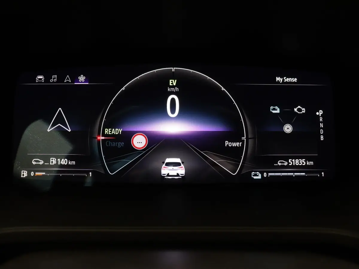 E-Tech Hybrid 145 Techno | Navigatie | Achteruitrijcamera | Parkeersensoren voor en achter | Climate control |