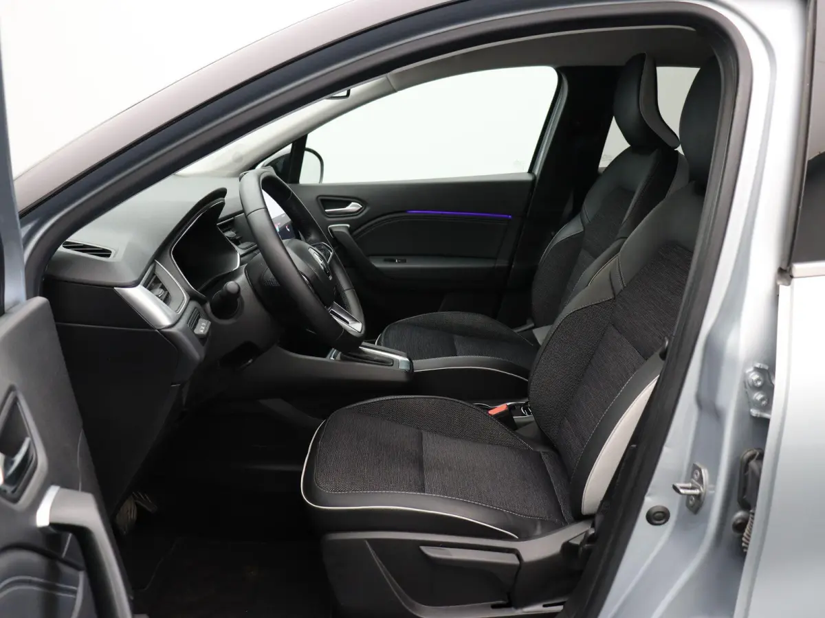 E-Tech Hybrid 145 Techno | Navigatie | Achteruitrijcamera | Parkeersensoren voor en achter | Climate control |