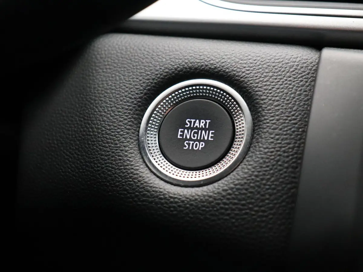 E-Tech Hybrid 145 Techno | Navigatie | Achteruitrijcamera | Parkeersensoren voor en achter | Climate control |