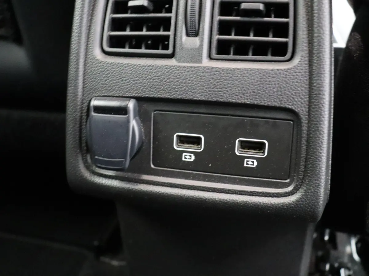 E-Tech Hybrid 145 Techno | Navigatie | Achteruitrijcamera | Parkeersensoren voor en achter | Climate control |