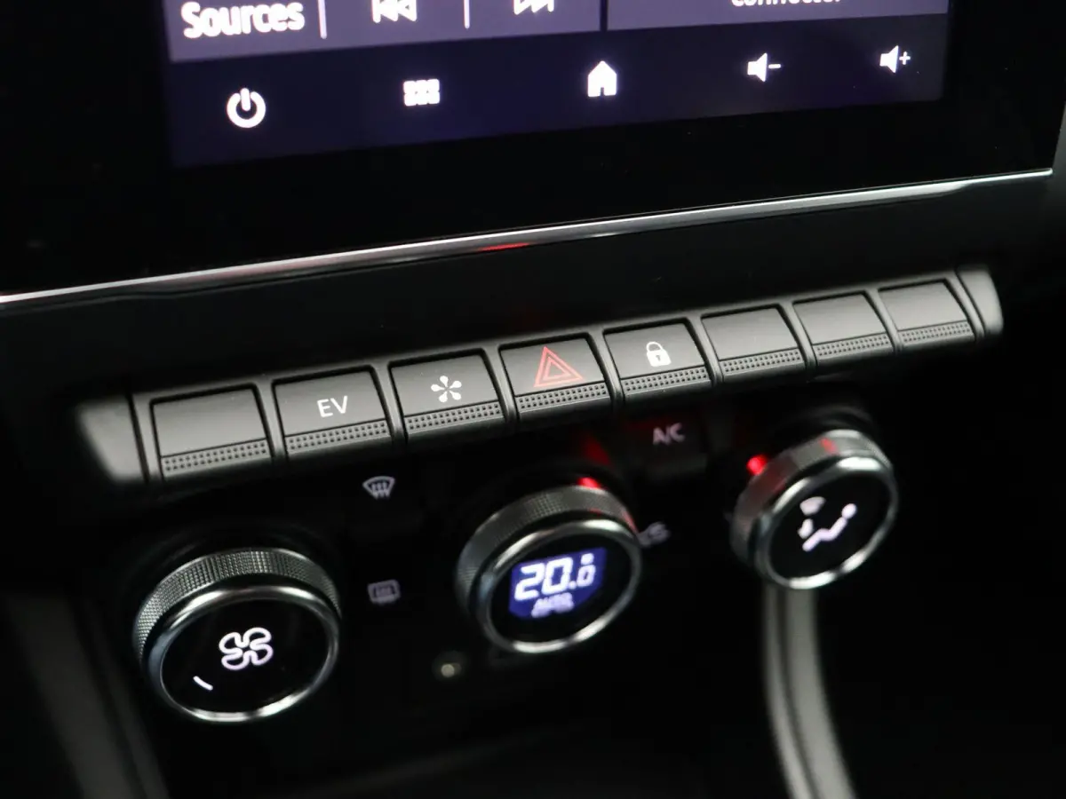 E-Tech Hybrid 145 Techno | Navigatie | Achteruitrijcamera | Parkeersensoren voor en achter | Climate control |