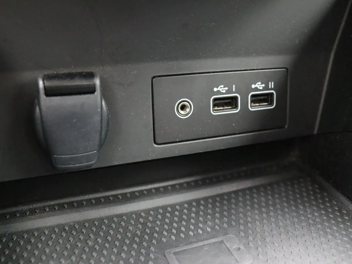 E-Tech Hybrid 145 Techno | Navigatie | Achteruitrijcamera | Parkeersensoren voor en achter | Climate control |