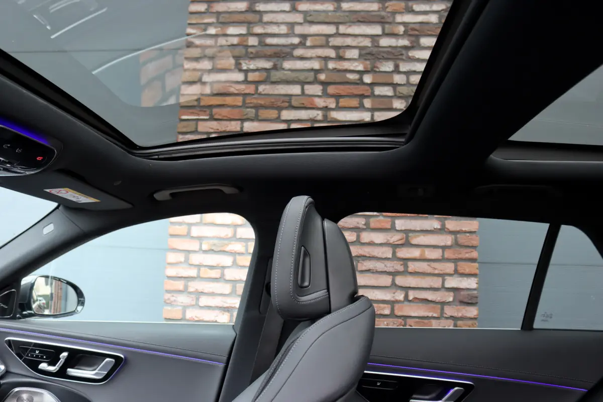 300 e AMG Line | Hyperscreen | Luchtvering | Distronic+ | Trekhaak | Burmester | HUD | Verwarmd Stuurwiel | Panoramadak | Digital Light | Achterbank Verwarmd |
