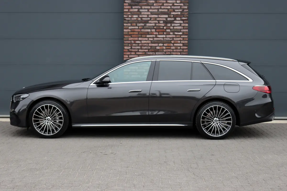 300 e AMG Line | Hyperscreen | Luchtvering | Distronic+ | Trekhaak | Burmester | HUD | Verwarmd Stuurwiel | Panoramadak | Digital Light | Achterbank Verwarmd |