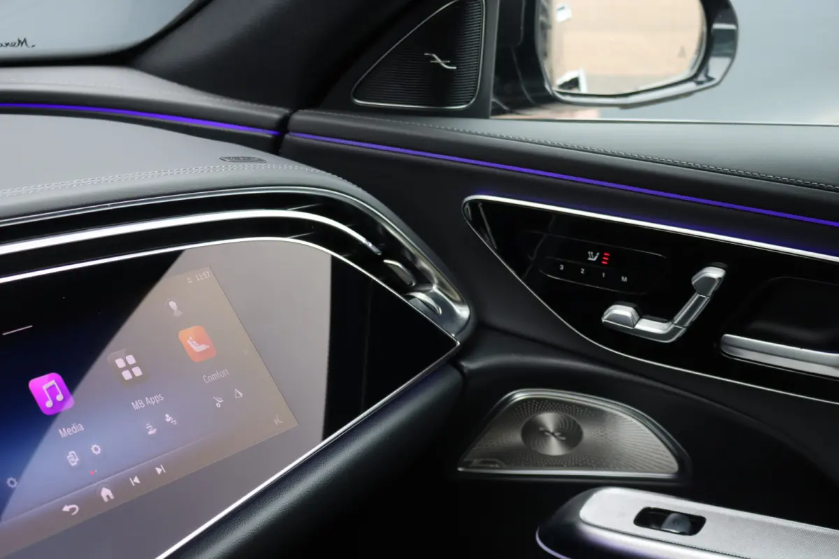 300 e AMG Line | Hyperscreen | Luchtvering | Distronic+ | Trekhaak | Burmester | HUD | Verwarmd Stuurwiel | Panoramadak | Digital Light | Achterbank Verwarmd |