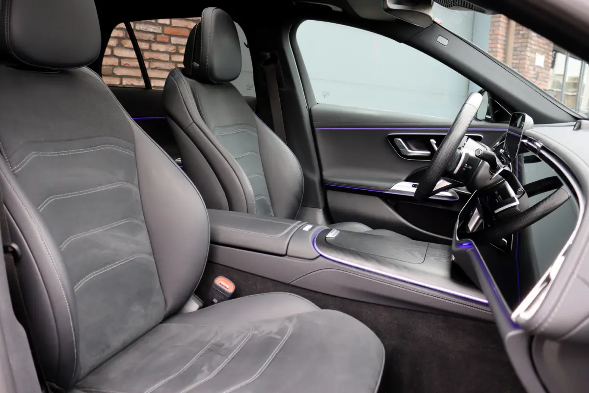 300 e AMG Line | Hyperscreen | Luchtvering | Distronic+ | Trekhaak | Burmester | HUD | Verwarmd Stuurwiel | Panoramadak | Digital Light | Achterbank Verwarmd |