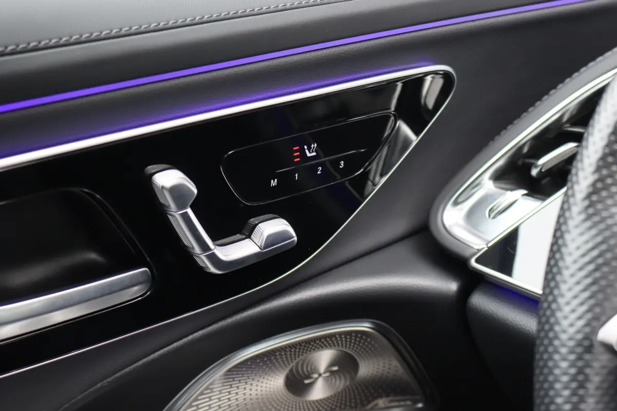 300 e AMG Line | Hyperscreen | Luchtvering | Distronic+ | Trekhaak | Burmester | HUD | Verwarmd Stuurwiel | Panoramadak | Digital Light | Achterbank Verwarmd |