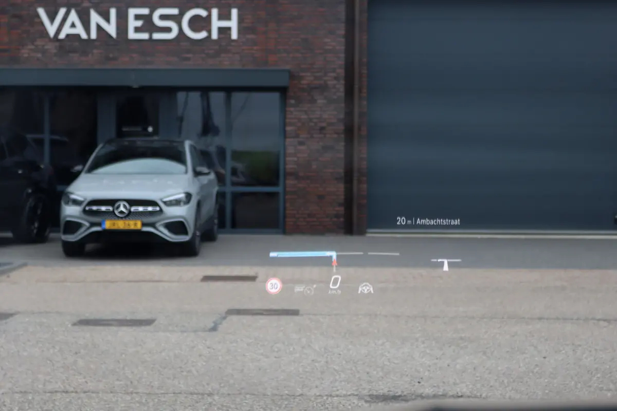 300 e AMG Line | Hyperscreen | Luchtvering | Distronic+ | Trekhaak | Burmester | HUD | Verwarmd Stuurwiel | Panoramadak | Digital Light | Achterbank Verwarmd |