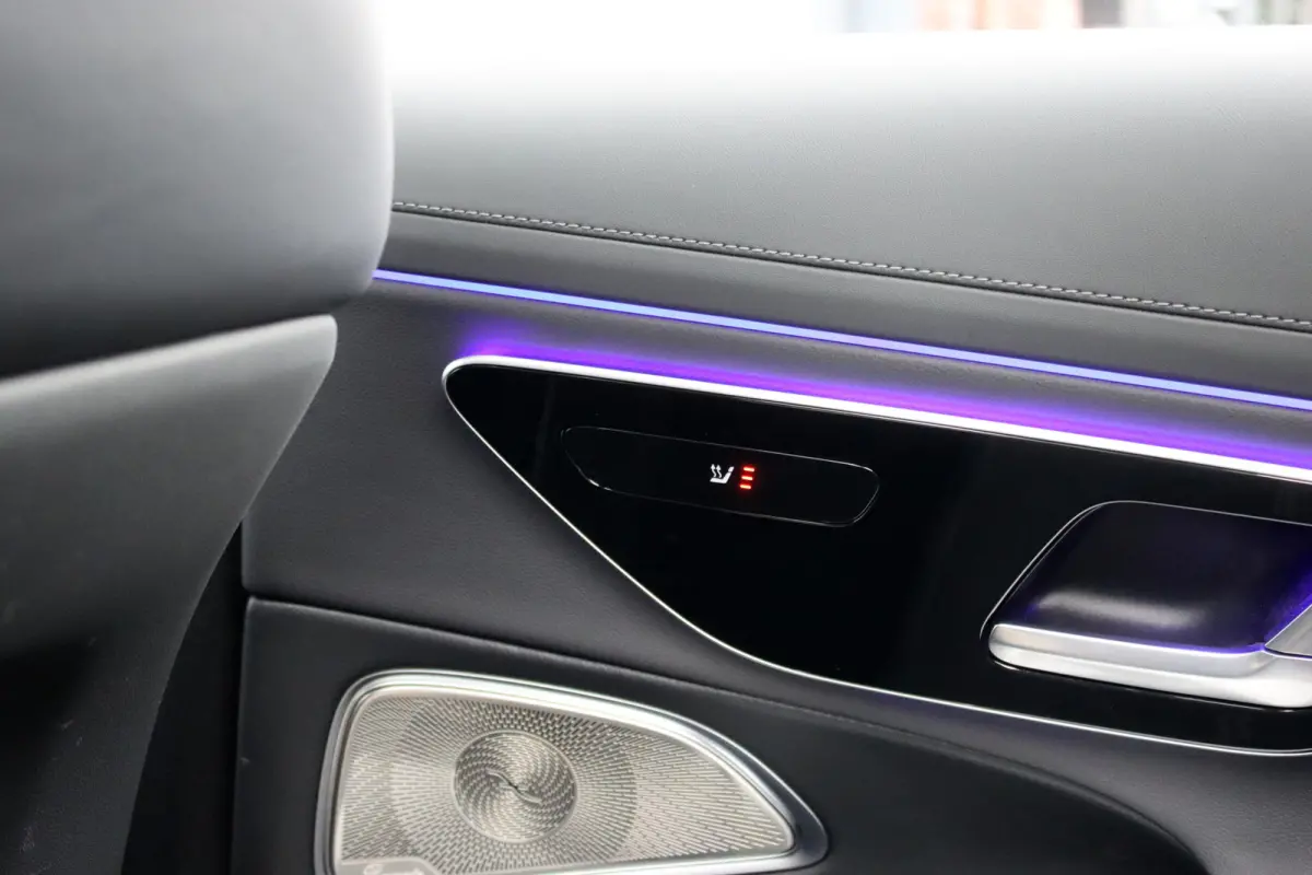 300 e AMG Line | Hyperscreen | Luchtvering | Distronic+ | Trekhaak | Burmester | HUD | Verwarmd Stuurwiel | Panoramadak | Digital Light | Achterbank Verwarmd |