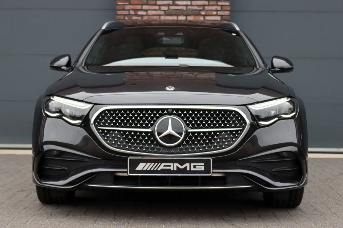 300 e AMG Line | Hyperscreen | Luchtvering | Distronic+ | Trekhaak | Burmester | HUD | Verwarmd Stuurwiel | Panoramadak | Digital Light | Achterbank Verwarmd |