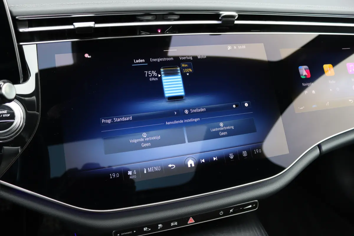 300 e AMG Line | Hyperscreen | Luchtvering | Distronic+ | Trekhaak | Burmester | HUD | Verwarmd Stuurwiel | Panoramadak | Digital Light | Achterbank Verwarmd |