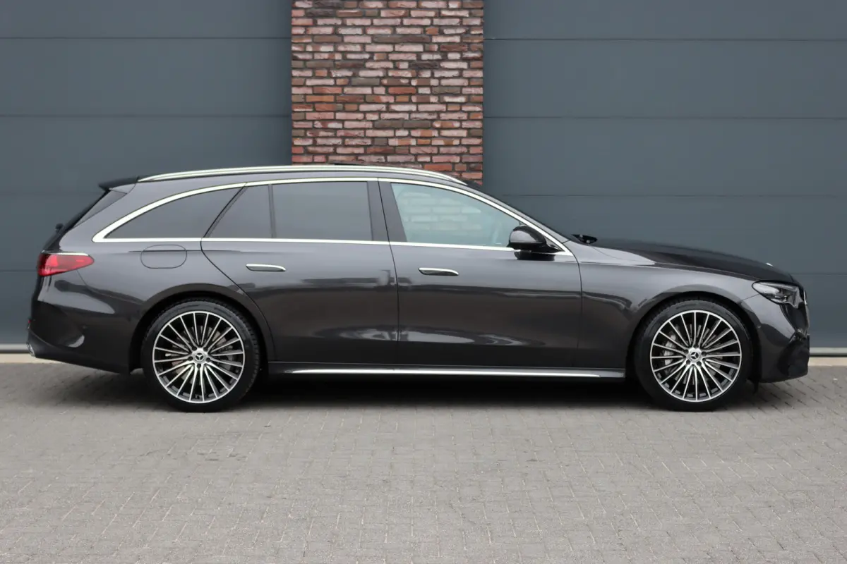 300 e AMG Line | Hyperscreen | Luchtvering | Distronic+ | Trekhaak | Burmester | HUD | Verwarmd Stuurwiel | Panoramadak | Digital Light | Achterbank Verwarmd |