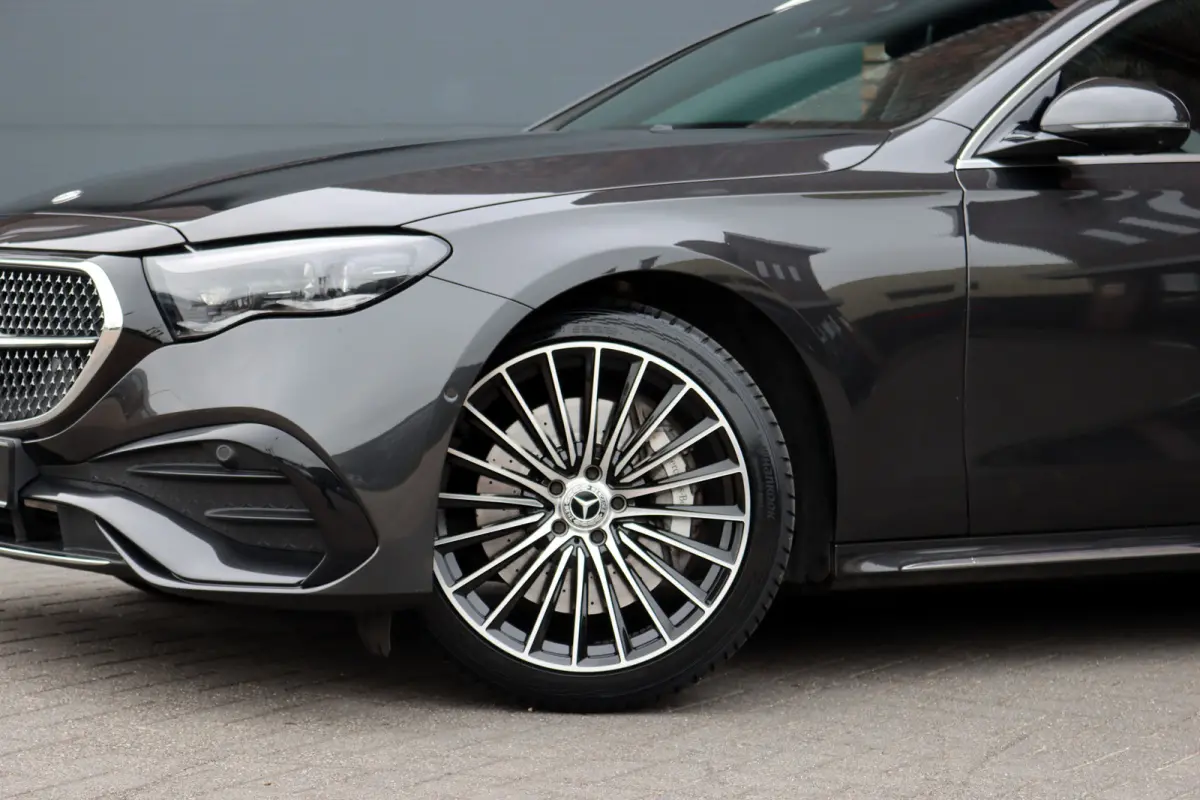 300 e AMG Line | Hyperscreen | Luchtvering | Distronic+ | Trekhaak | Burmester | HUD | Verwarmd Stuurwiel | Panoramadak | Digital Light | Achterbank Verwarmd |