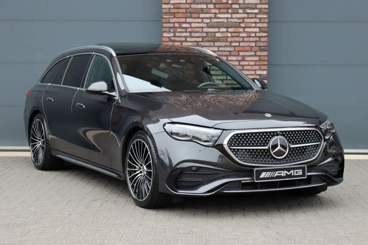 300 e AMG Line | Hyperscreen | Luchtvering | Distronic+ | Trekhaak | Burmester | HUD | Verwarmd Stuurwiel | Panoramadak | Digital Light | Achterbank Verwarmd |