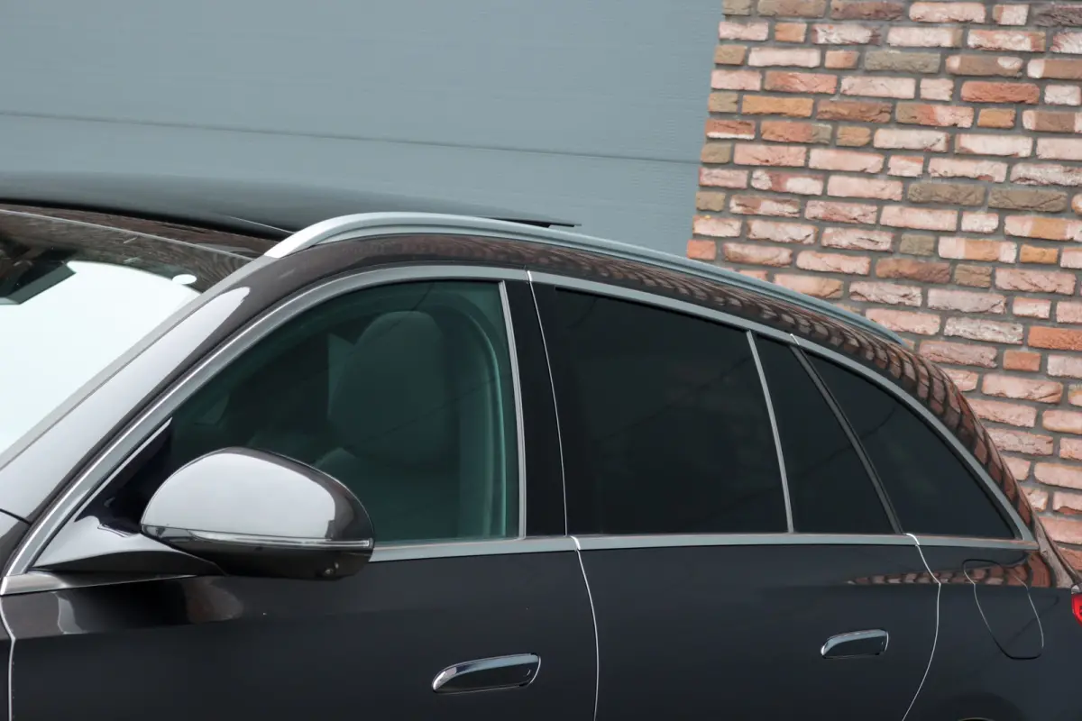 300 e AMG Line | Hyperscreen | Luchtvering | Distronic+ | Trekhaak | Burmester | HUD | Verwarmd Stuurwiel | Panoramadak | Digital Light | Achterbank Verwarmd |