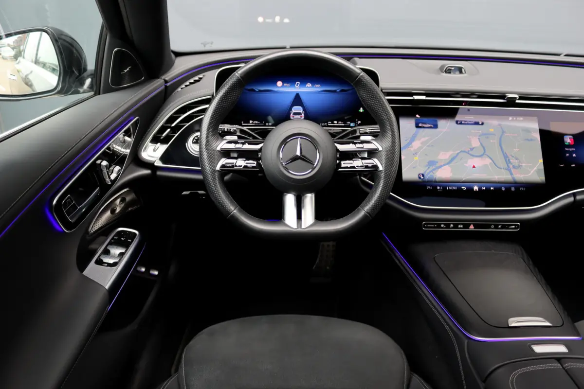 300 e AMG Line | Hyperscreen | Luchtvering | Distronic+ | Trekhaak | Burmester | HUD | Verwarmd Stuurwiel | Panoramadak | Digital Light | Achterbank Verwarmd |