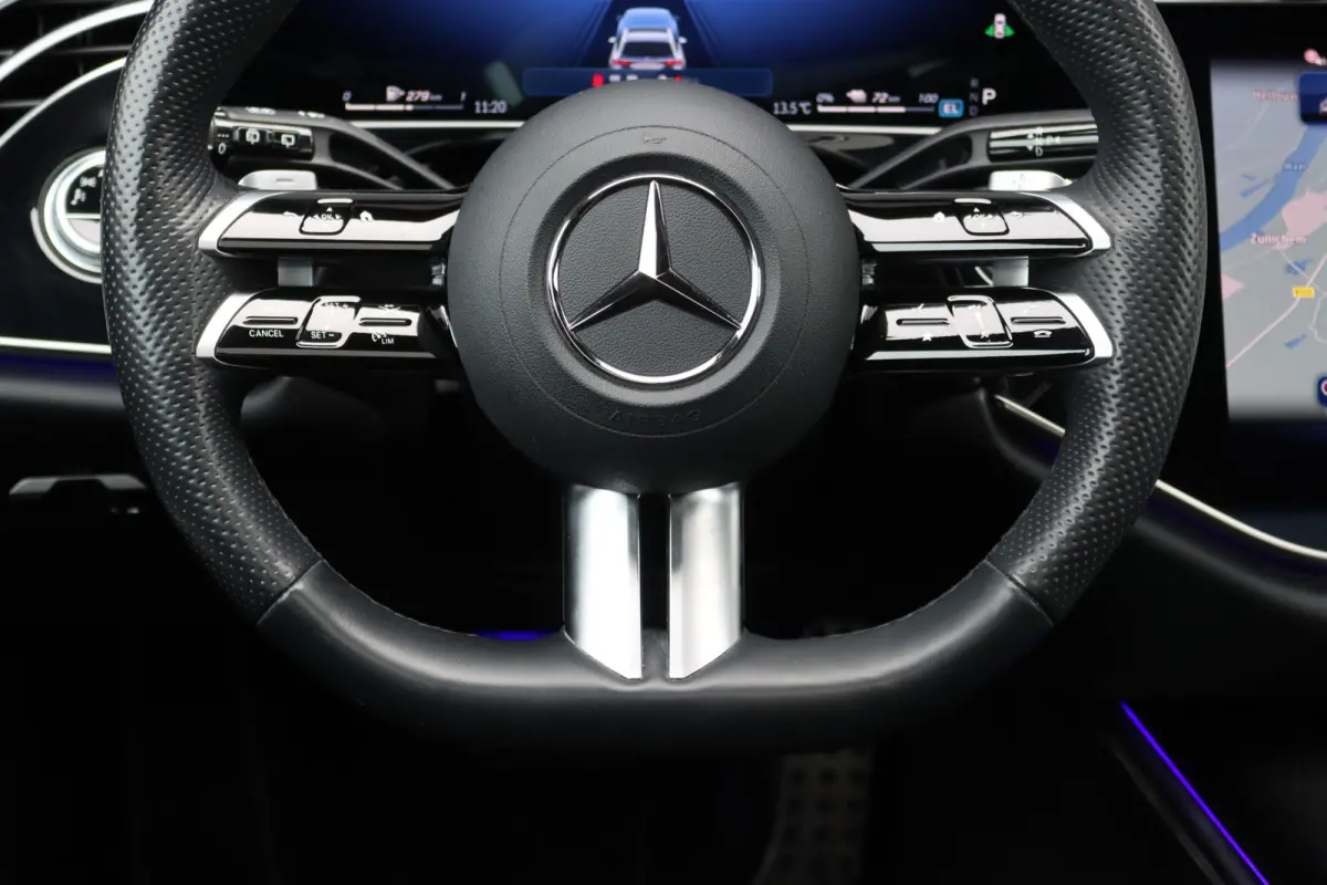 300 e AMG Line | Hyperscreen | Luchtvering | Distronic+ | Trekhaak | Burmester | HUD | Verwarmd Stuurwiel | Panoramadak | Digital Light | Achterbank Verwarmd |