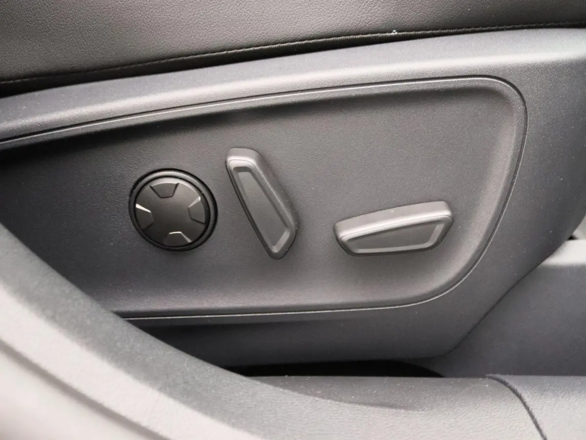 2.5 PHEV Sound Edition | UIT VOORRAAD LEVERBAAR | €6000 KORTING | Trekhaak | 700W B&O geluidsysteem |