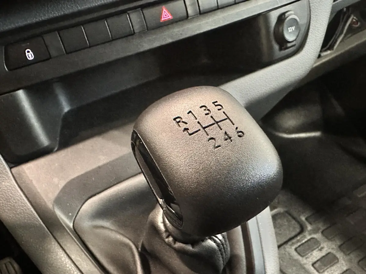 2.0HDI 145PK Long Asphalt Dubbele Cabine Airco Cruise Control Navi Trekhaak Imperiaal Carplay 6 Persoons Trekhaak