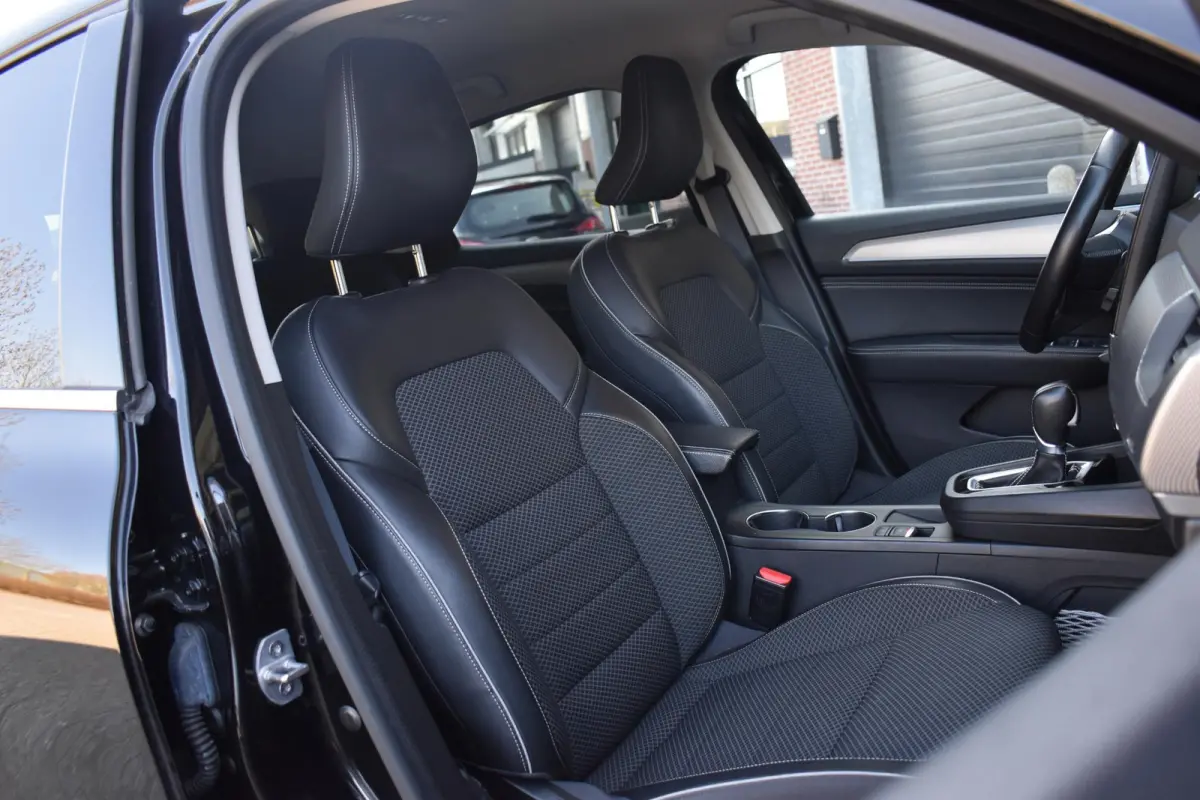 1.6 E-Tech Hybrid 145 Intens Lane Stuurvw Camera Keyless Bose