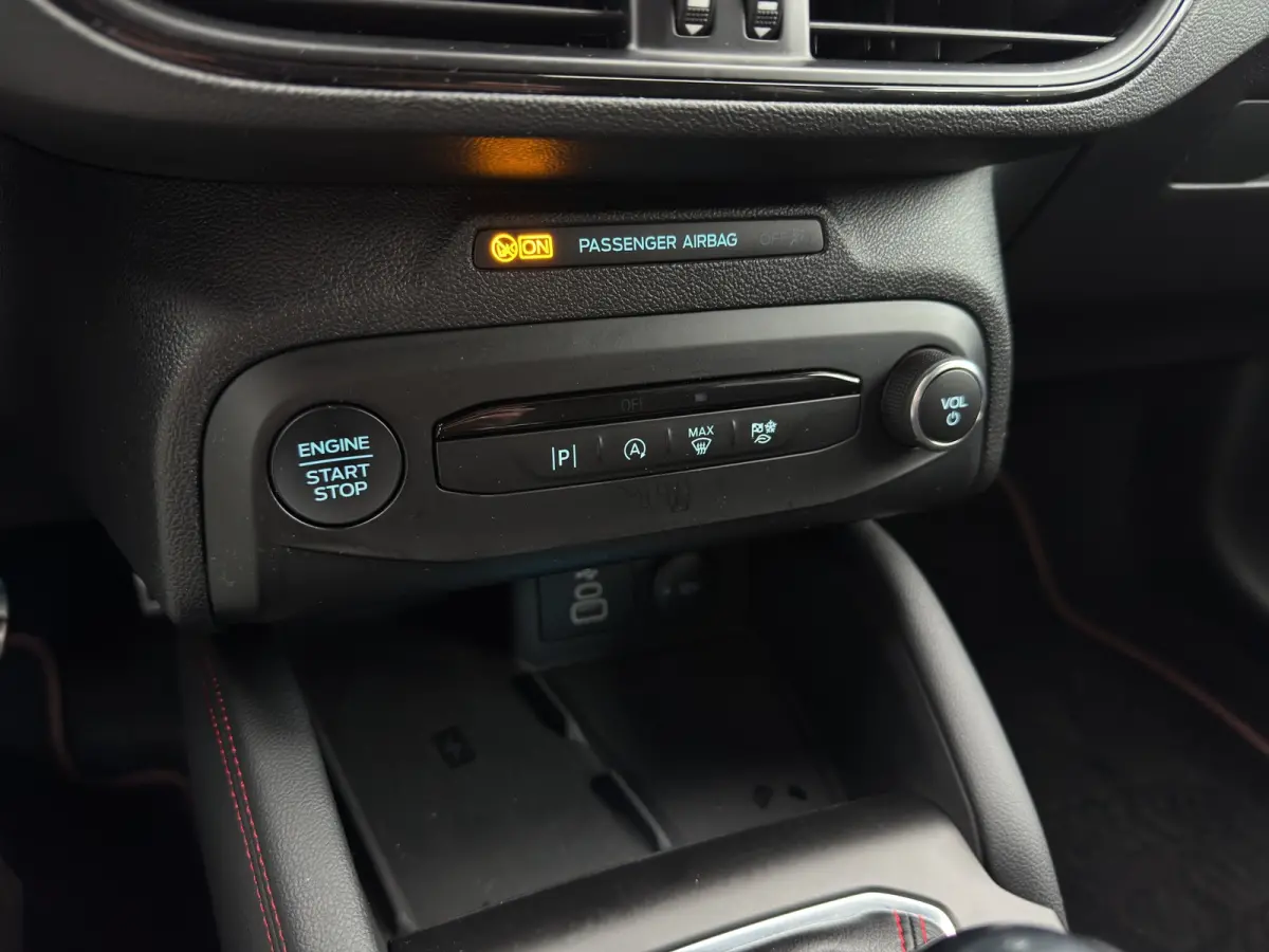 1.0 Hybrid ST Line X | Pano | Winter Pack | Adap. Cruise | Navigatie | Carplay
