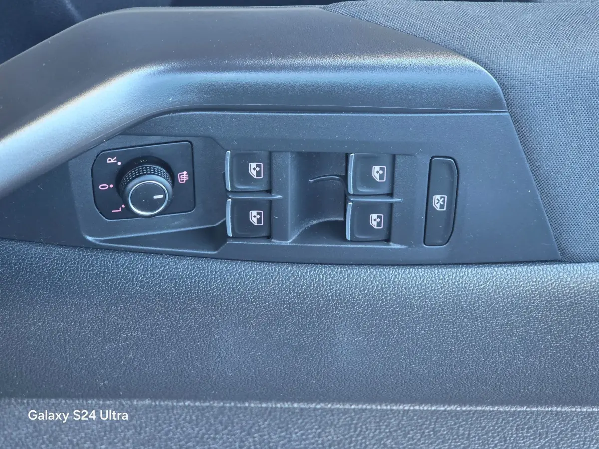 1.0 TSI R Line / NAP / Aut / Acc / Navi / Open Panoramadak / Ecc / Elek Pakket / Led Koplampen