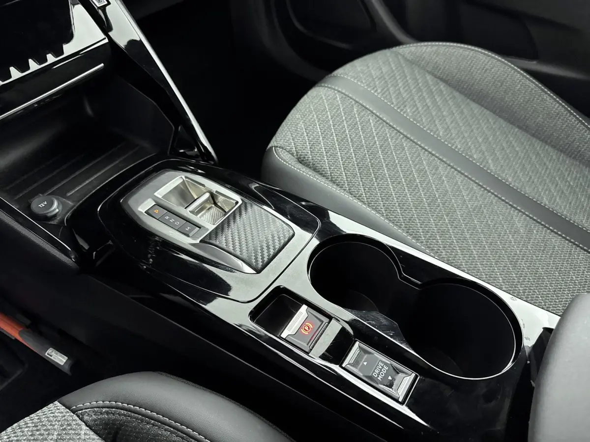 SUV Hybrid 145pk Automaat Allure |  Camera voor en Achter | Draadloos Apple Carplay/Android auto | Cruise Control Adaptief | Dodehoekbewaking | Navigatie