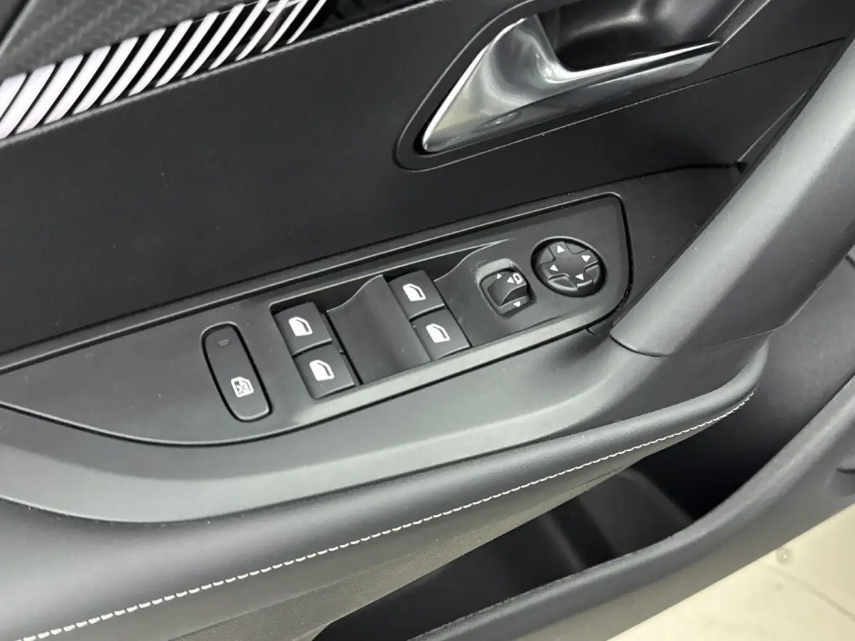 SUV Hybrid 145pk Automaat Allure |  Camera voor en Achter | Draadloos Apple Carplay/Android auto | Cruise Control Adaptief | Dodehoekbewaking | Navigatie