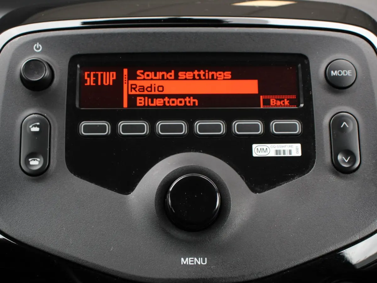 1.0 VTi Feel Airco Bluetooth Led 5 Deurs Radio